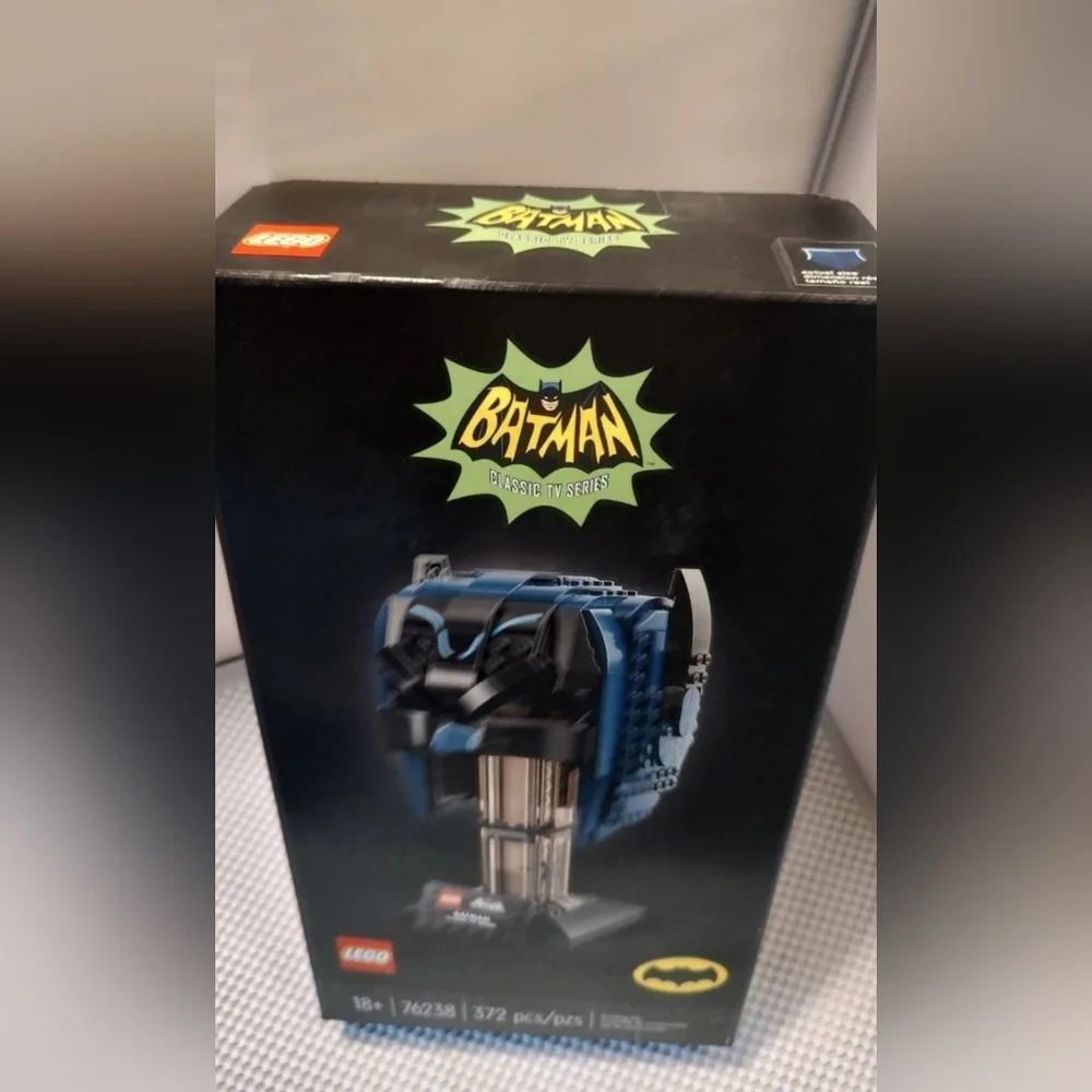 Lego 76238 Batman Cowl NWT Building Toy Set - Picture 2 of 3
